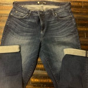 Kut from the kloth Catherine boyfriend fit Women’s jeans size 18W.